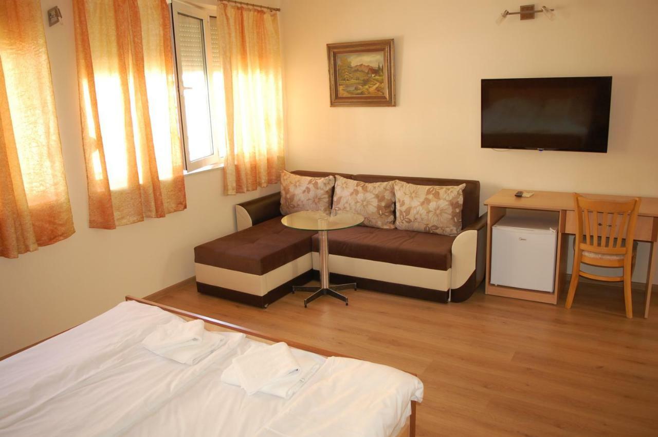 Hotel Vitosha Tryavna Bagian luar foto