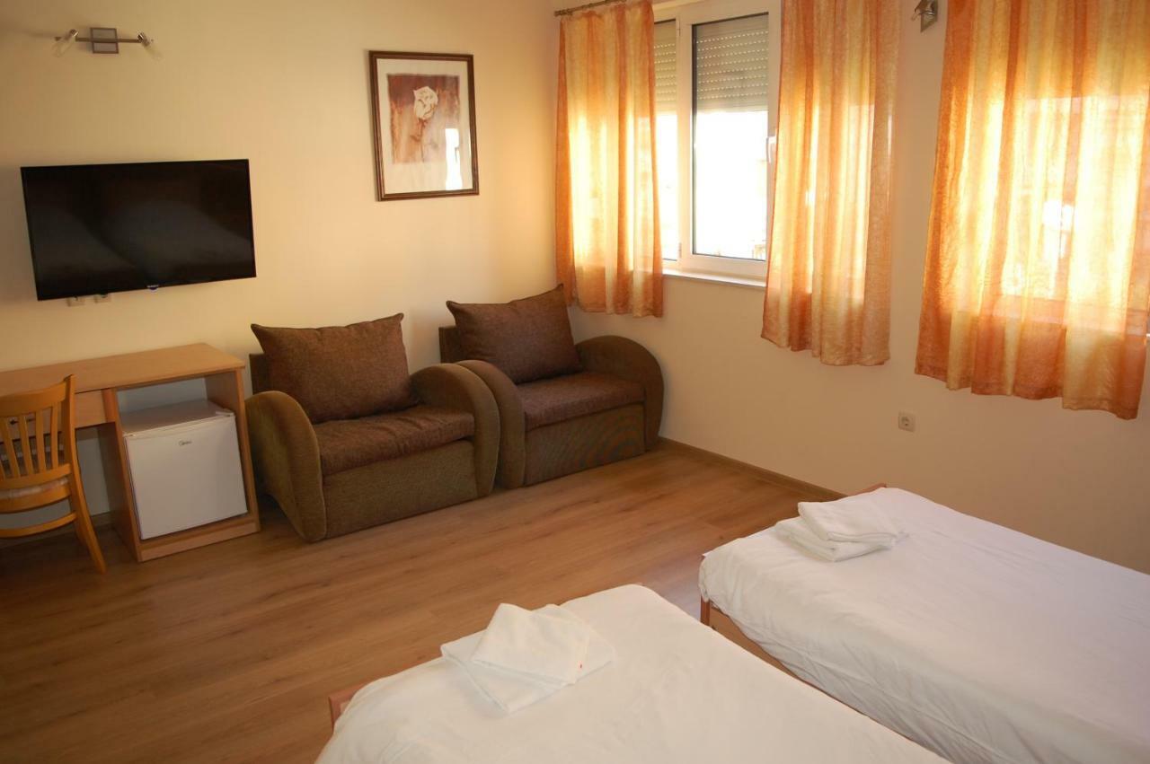 Hotel Vitosha Tryavna Bagian luar foto