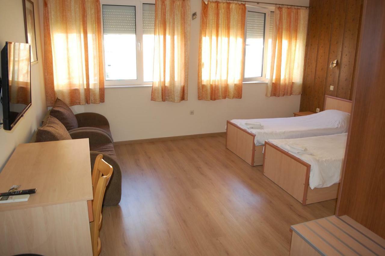 Hotel Vitosha Tryavna Bagian luar foto